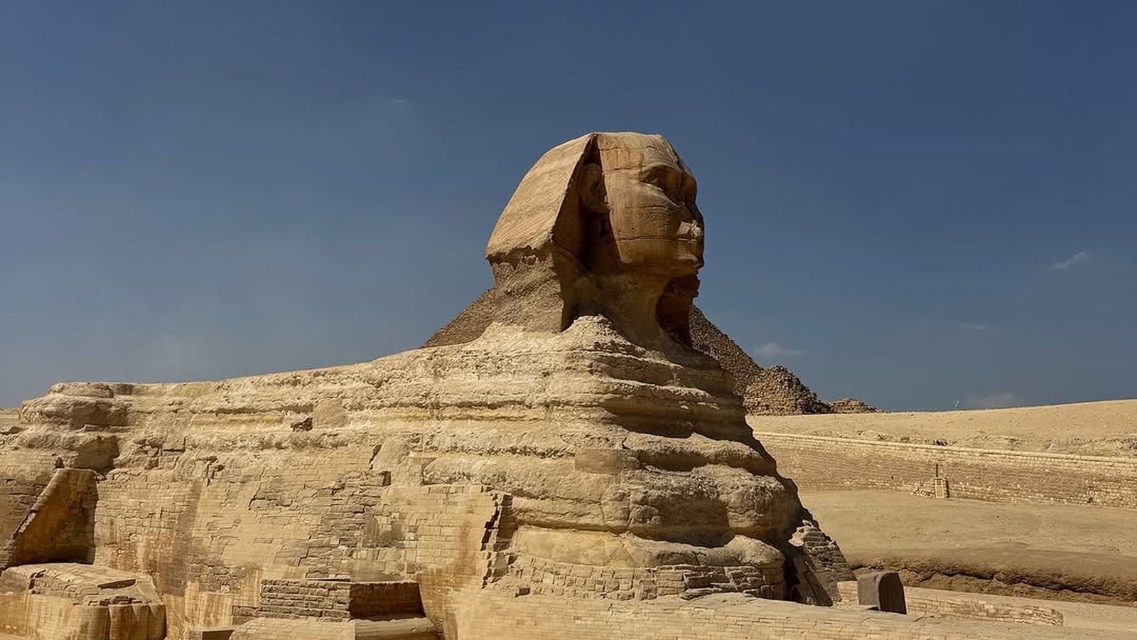 Pyramid-view restaurant terrace in Giza, Egypt